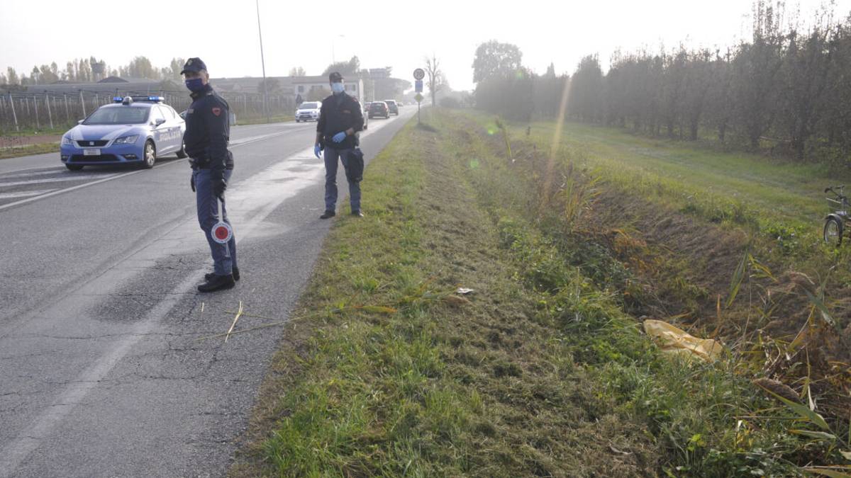 Lugo, cade con la bici nel fosso. Muore 90enne di Fusignano