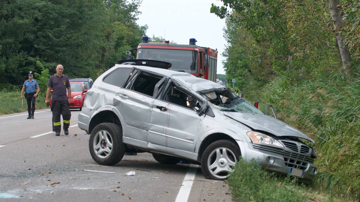 Ravenna, auto fuori strada sulla Romea. Coinvolta famiglia di Treviso