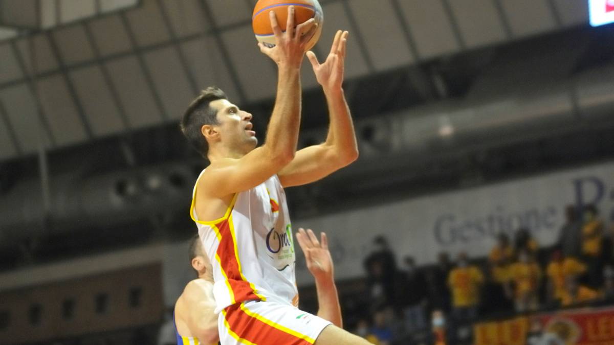 Basket A2, vittoria batticuore per l'OraSì con Ferrara (79-78)
