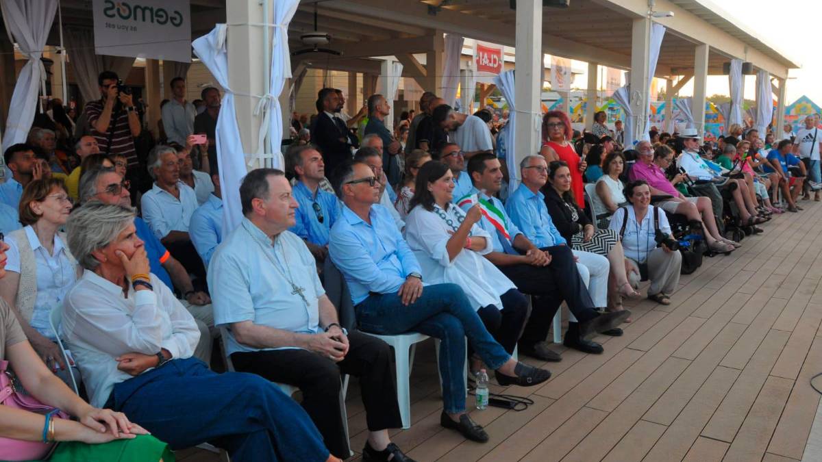 Ravenna, inaugurata la spiaggia dedicati ai disabili alla presenza della ministra Locatelli