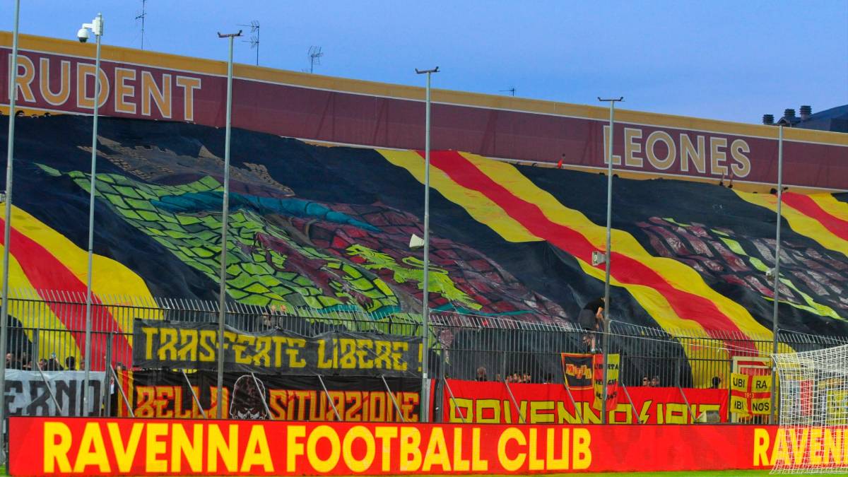 La Curva Nord dello stadio Benelli, il feudo del tifo ravennate foto MASSIMO FIORENTINI