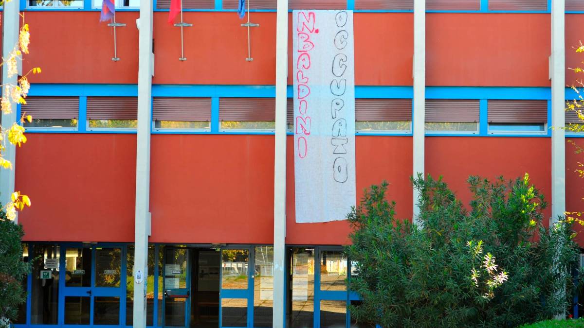 Ravenna, occupazione all’Itis, gli studenti: “Ripareremo l’infrastruttura, facendo i lavori che spetterebbero all’Ufficio Scolastico Provinciale”
