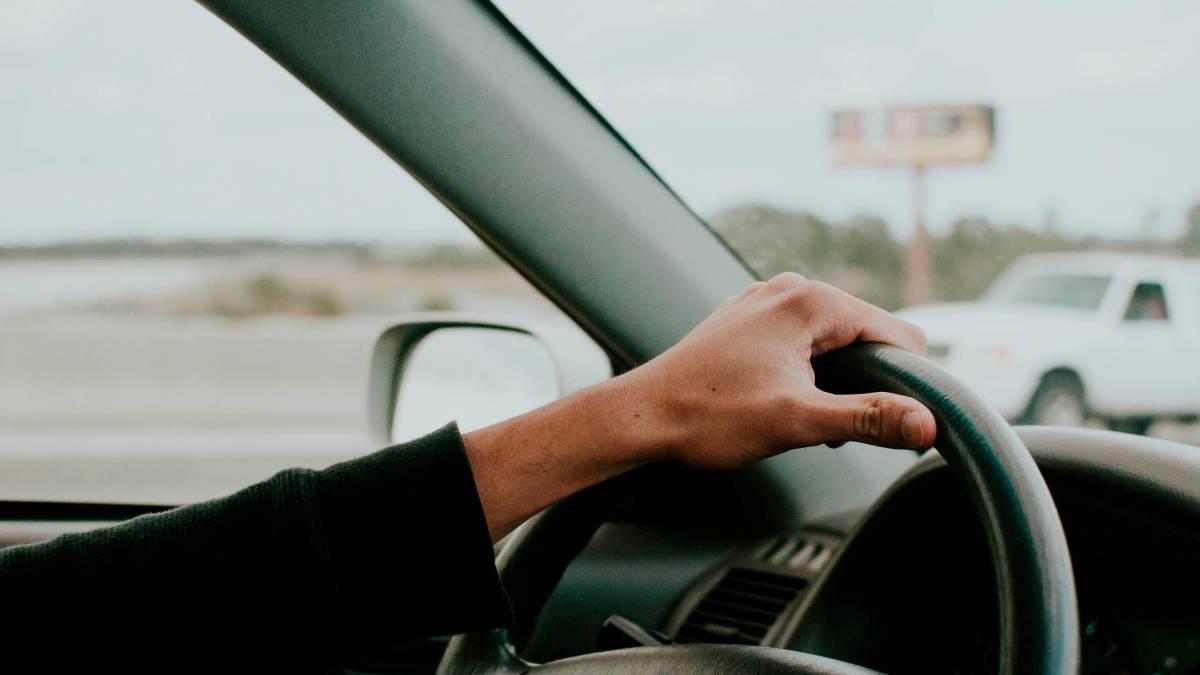 Ravenna, è ai domiciliari, va in giro in auto e per sfuggire ai Carabinieri si infila in uno stradello senza uscita: 33enne arrestato