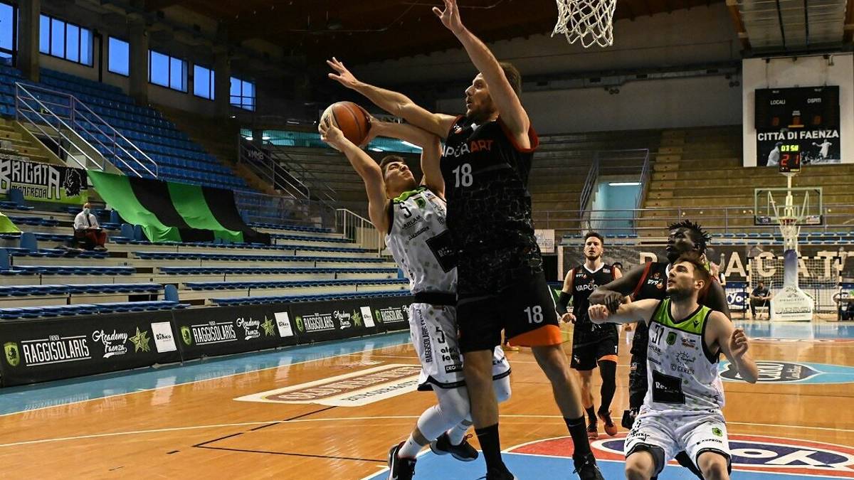 Basket B play-off, gara3 con Bernareggio finisce in gloria per Faenza