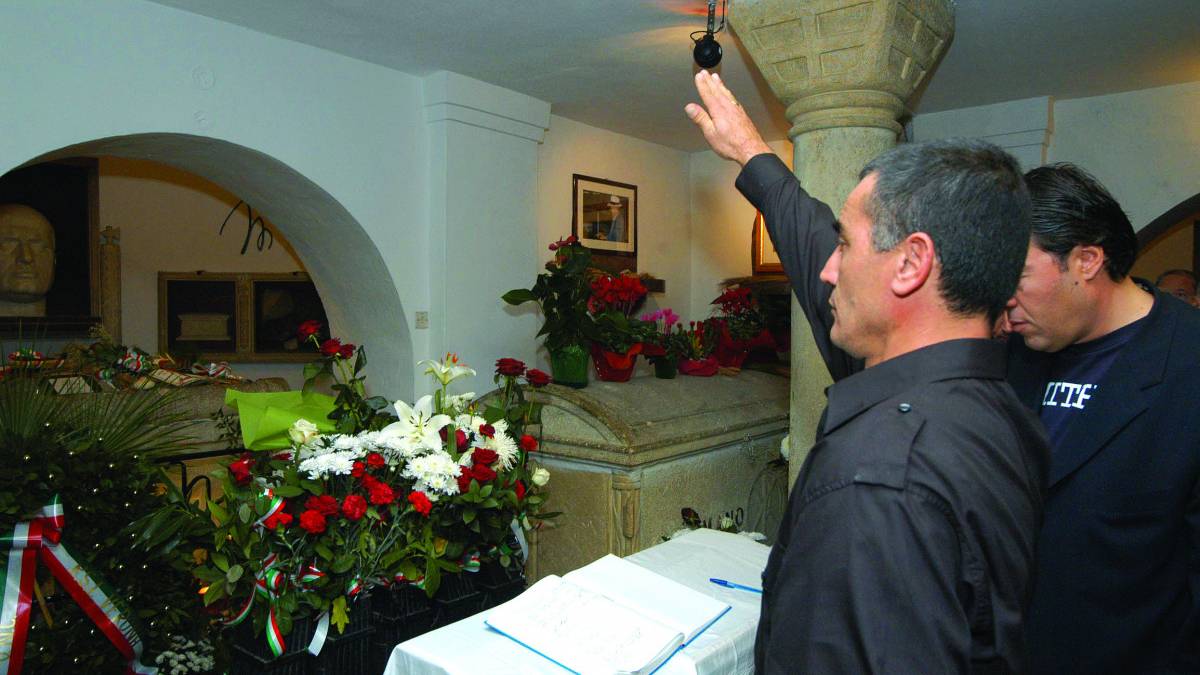 Predappio, riapre la cripta di Mussolini. L'Anpi: un oltraggio