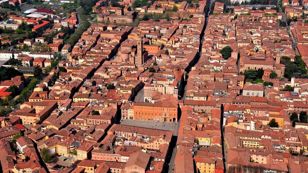 Imola, nuove attività in centro storico: bando di contributi dal Comune