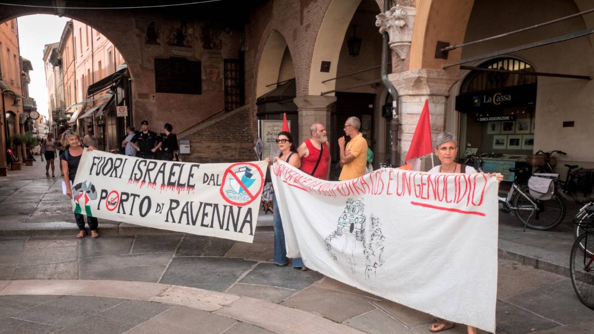 Ravenna, presidio contro il traffico di armi nel porto e solidarietà a Linda Maggiori - Gallery