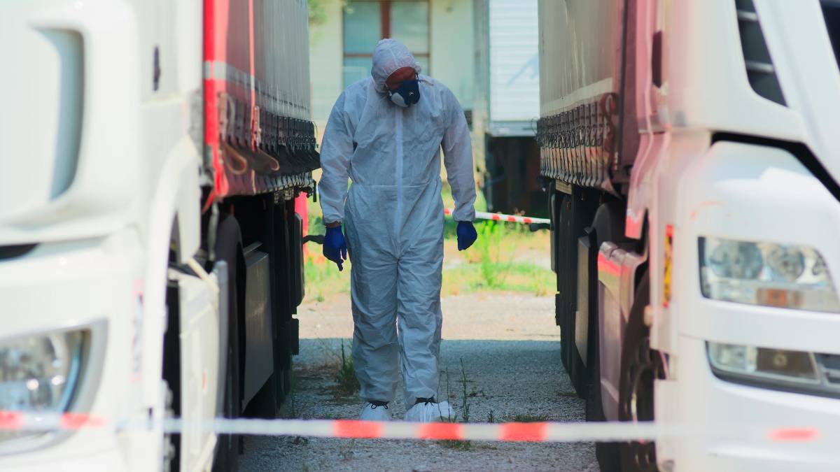 Le indagini degli inquirenti sul luogo dell’accaduto (Foto Fiorentini)