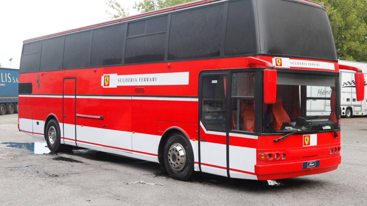 Imola, anche il motorhome Ferrari di Michael Schumacher all'asta all'Historic Minardi Day