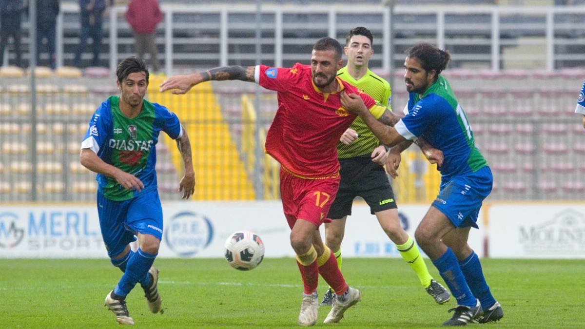 Calcio D, un pazzo Ravenna pareggia 5-5 a Carpi. Forlì al tappeto