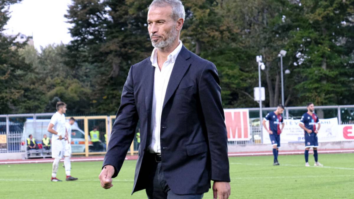 Calcio C, clamoroso: l'Imolese esonera Atzori