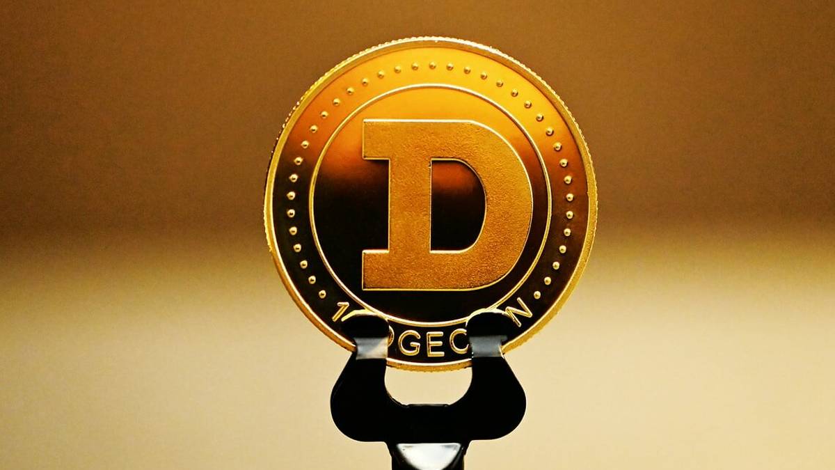 Criptovalute: resta alta l’attenzione per Dogecoin