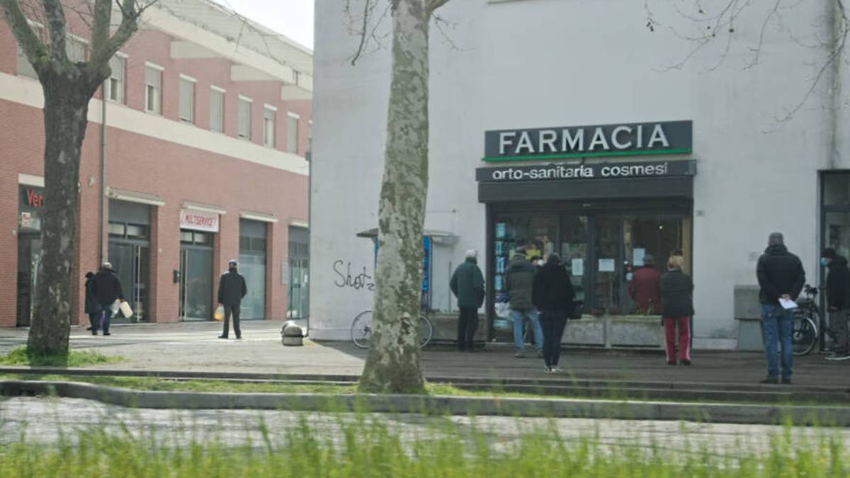 Ravenna Farmacie: le mascherine ci sono, non create assembramenti