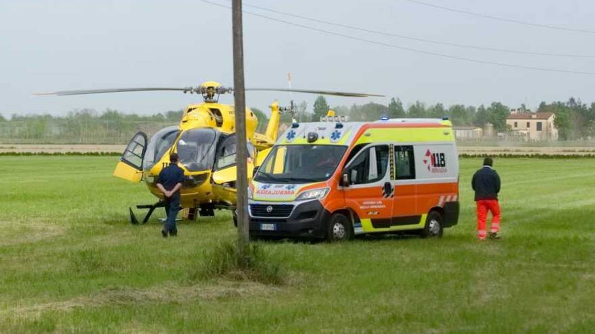 Alfonsine, grave ragazzo caduto da una moto in via Raspona