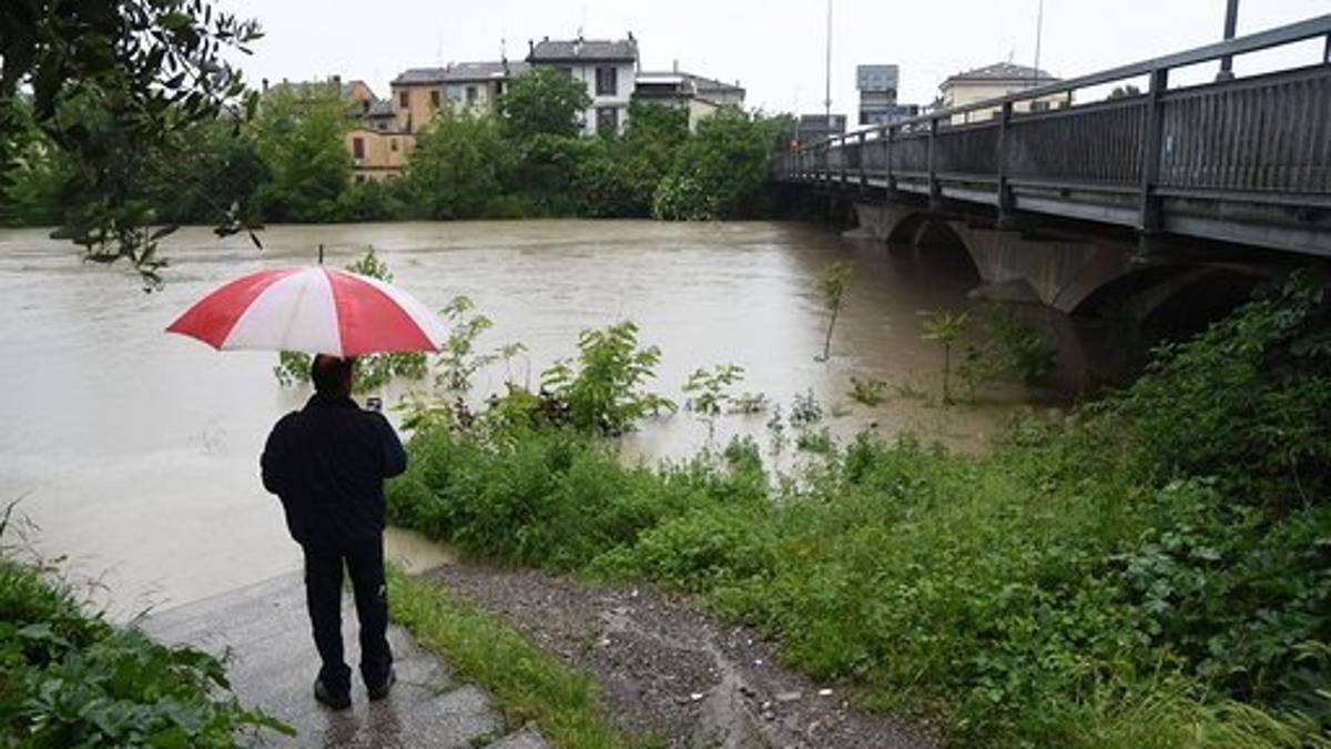 Forlì, maltempo: il Montone rompe gli argini - FOTO