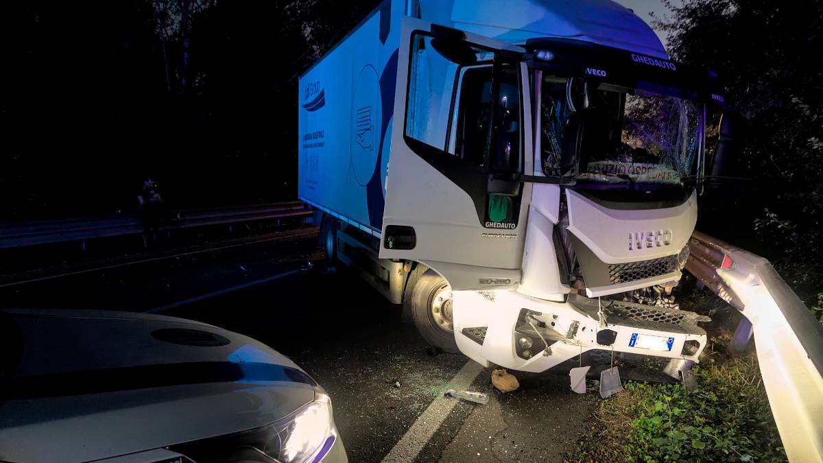 Ravenna, pauroso incidente nella notte a Marina Romea, gravissimi due giovani - Gallery