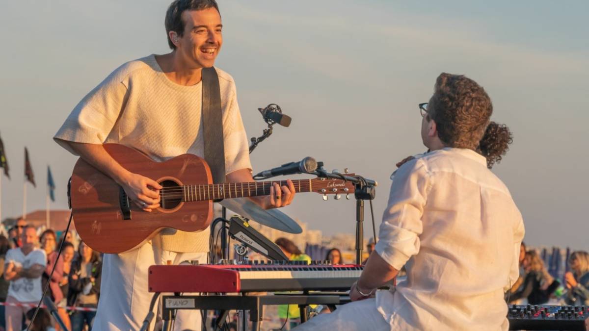 Riccione. Folla per Diodato e i concerti dell'alba continuano