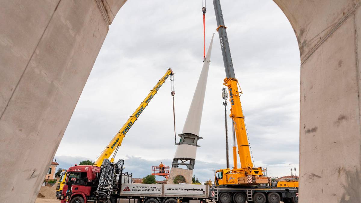 Cesena, nuova autostazione: posato il primo gigantesco pilone - VIDEO GALLERY