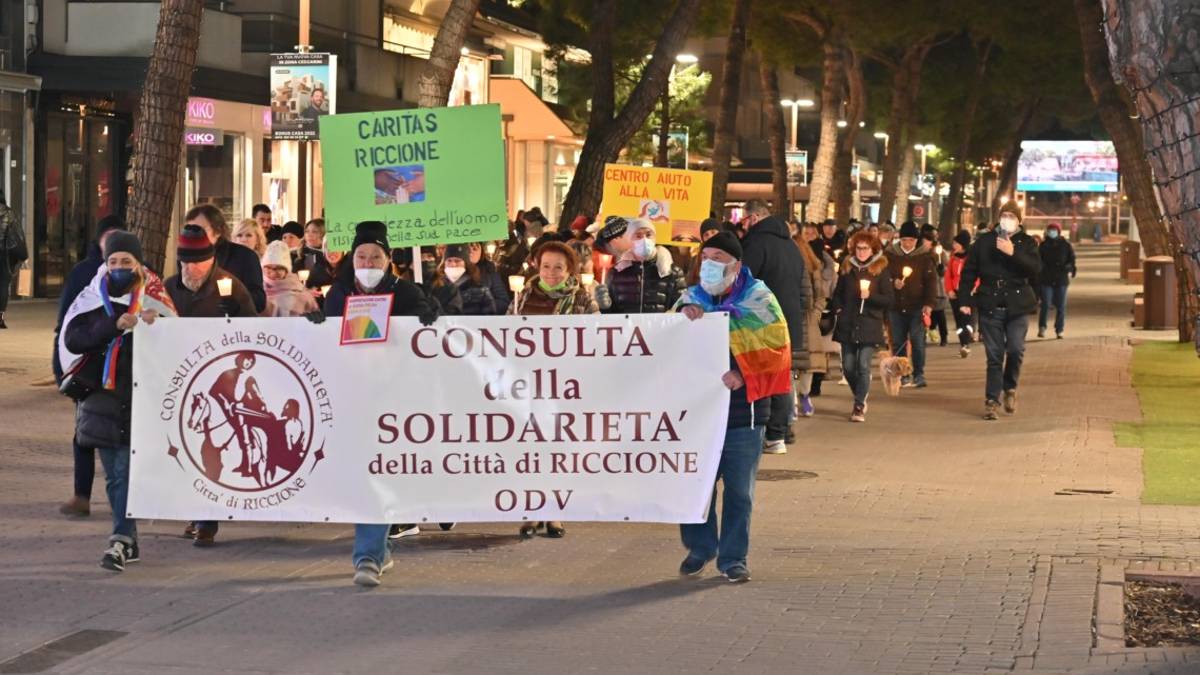 Guerra in Ucraina: fiaccolata per la pace a Riccione