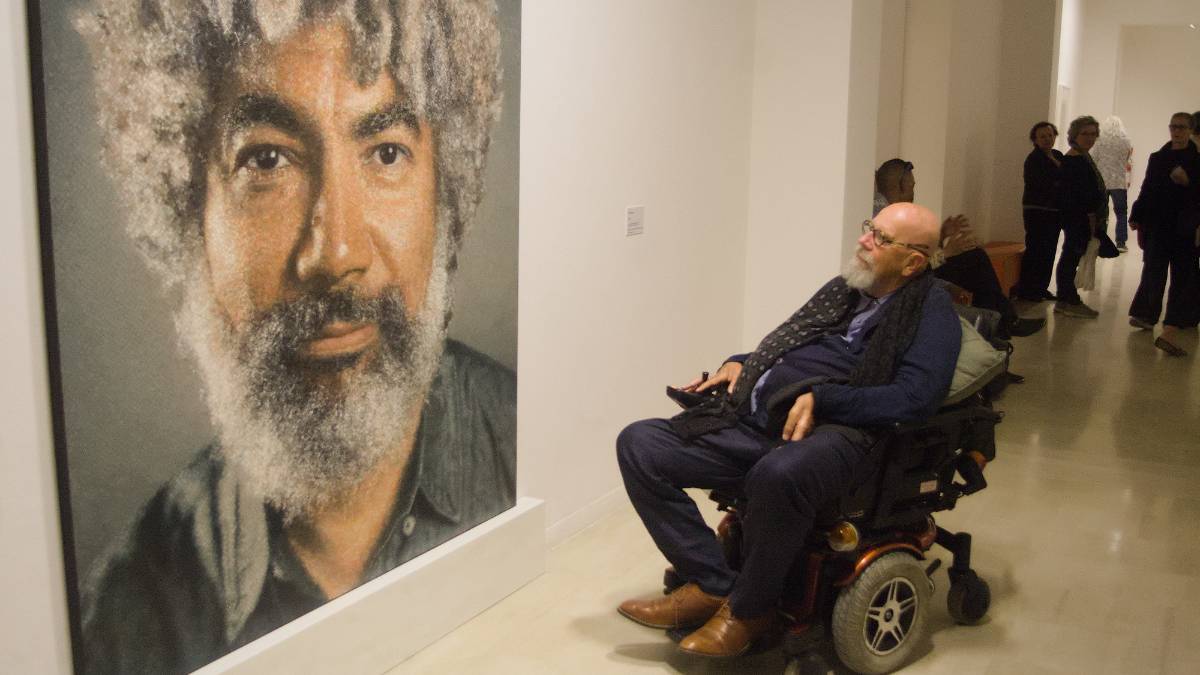 Ravenna, scoppia la polemica sulla mostra di Chuck Close al Mar
