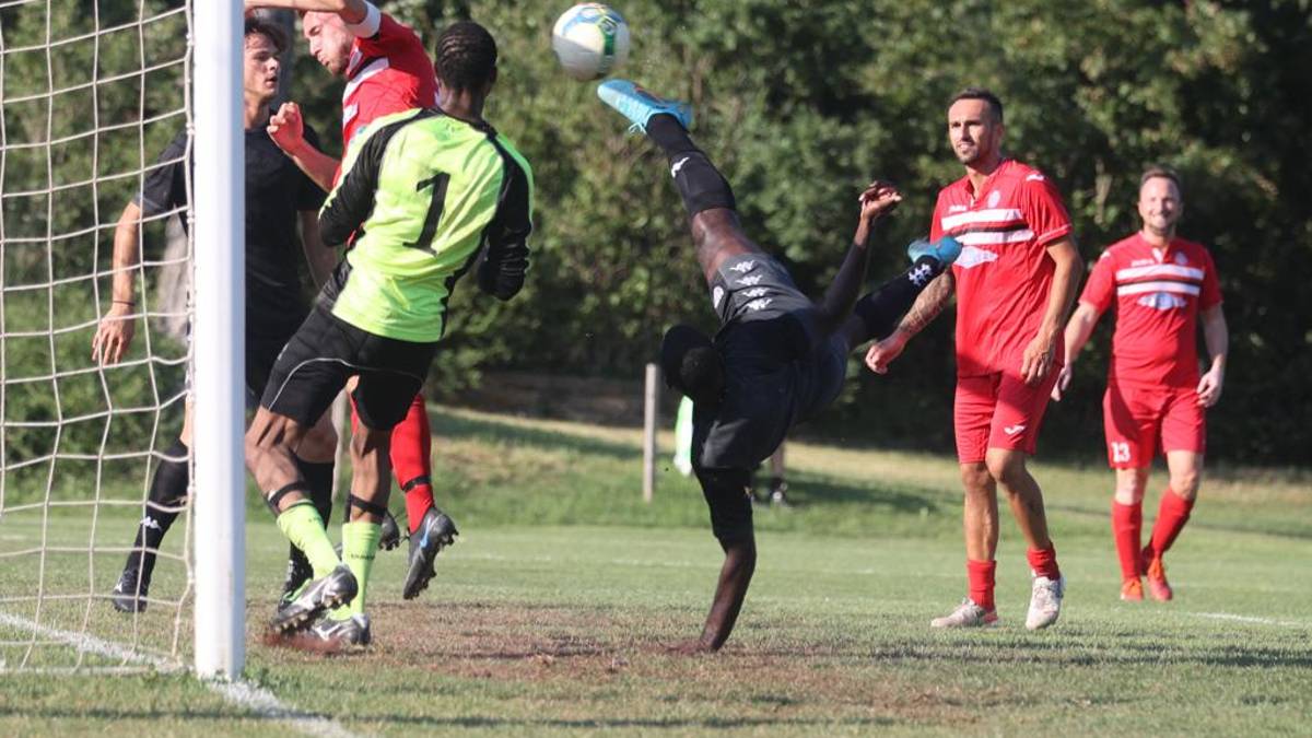 Calcio C, 11 gol del Cesena al debutto contro l'Alto Savio: tripletta per Stiven Shpendi, Bumbu segna in rovesciata