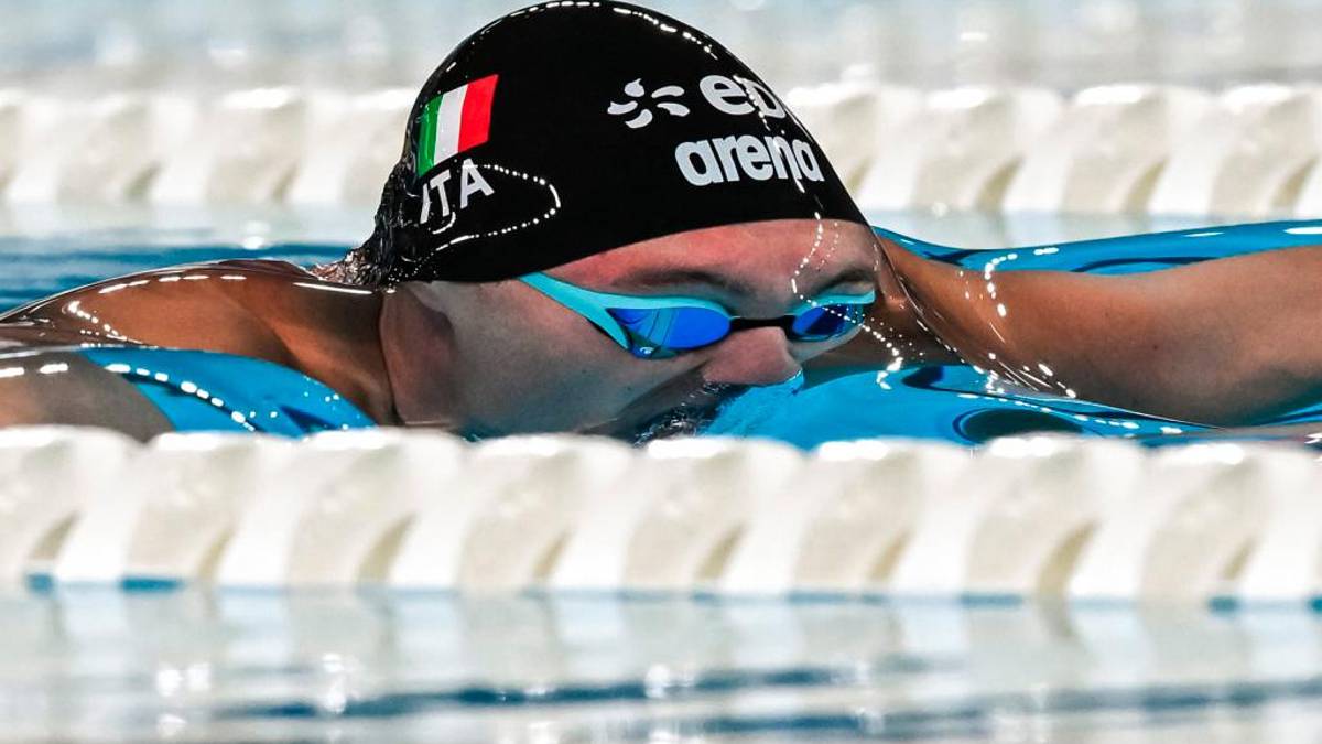 Simone Cerasuolo in azione nelle batterie dei 100 rana di Parigi (foto Federnuoto.it/DeepBlueMedia.eu)