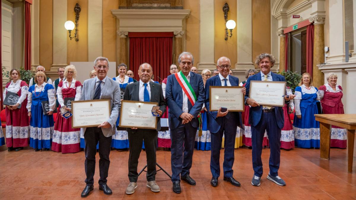 Forlì, benemerenze civiche ai medici Masperi, Mosconi, Vicini e Zaccaroni
