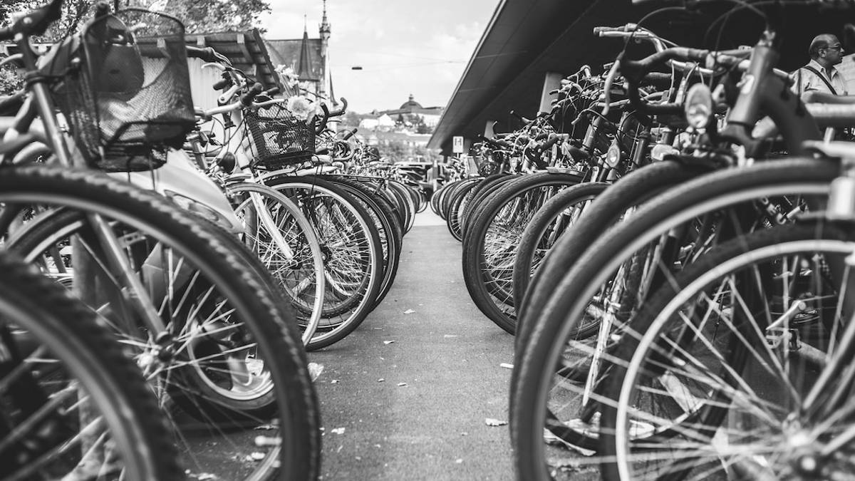Rimini, 68 bici, un flessibile, un trapano... per oggetti smarriti non ancora ritirati una base d'asta di 2 euro