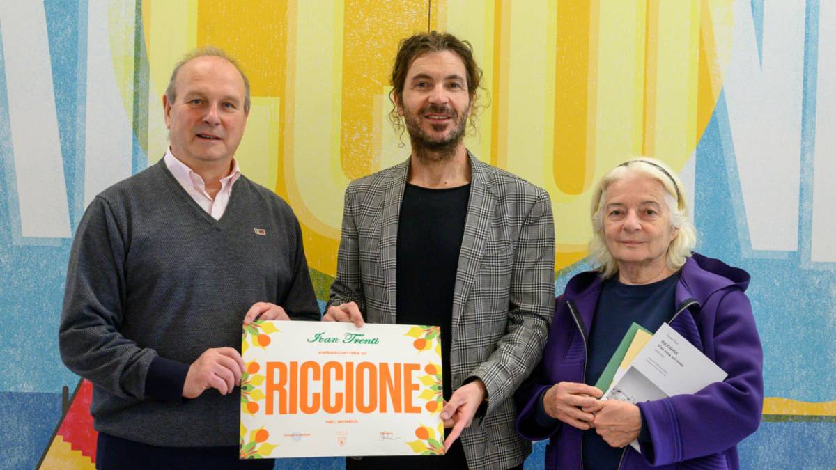 La moglie gli fa una sorpresa: nel giorno del compleanno viene nominato ambasciatore di Riccione