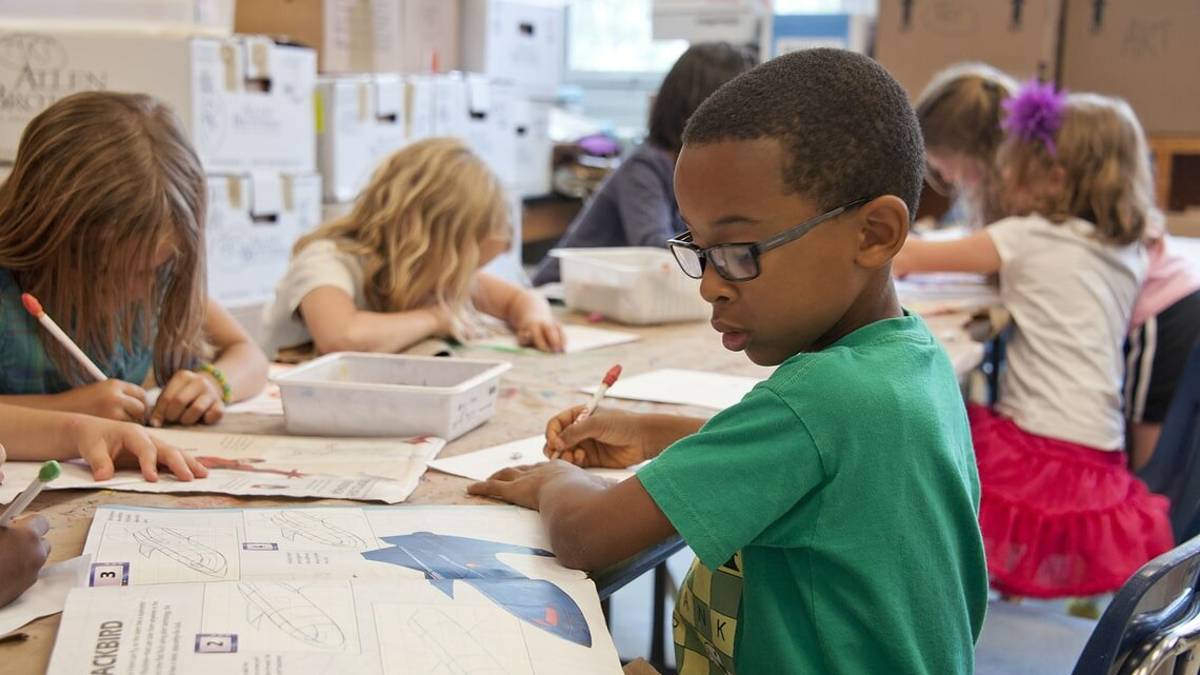 Ravenna, tutti vanno a scuola: torna la raccolta di solidarietà per bambine e bambini