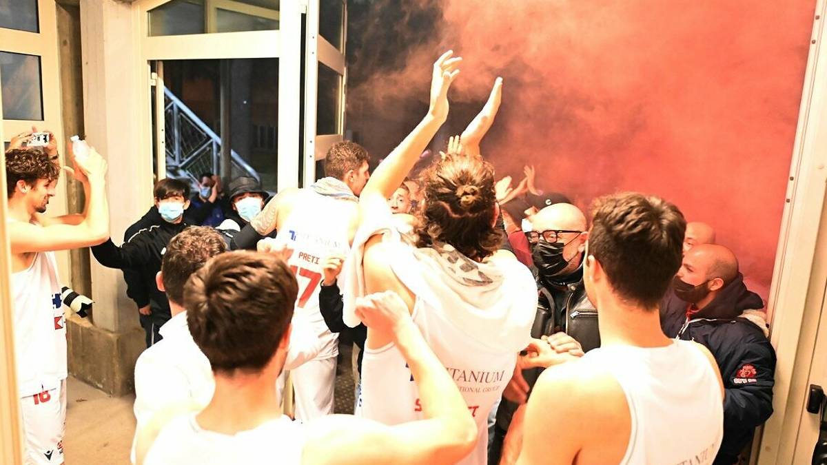Basket B play-out, le immagini di gara2 tra Andrea Costa e Ozzano