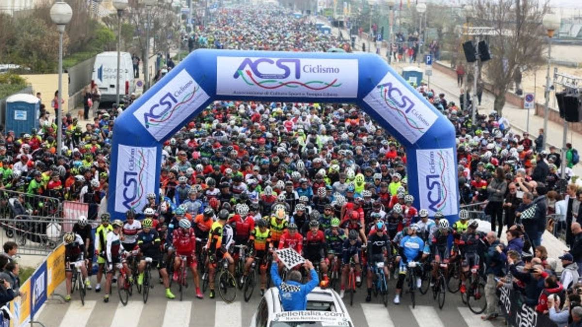 Ciclismo, Strade Bianche e Granfondo del Sale rinviate al 2021