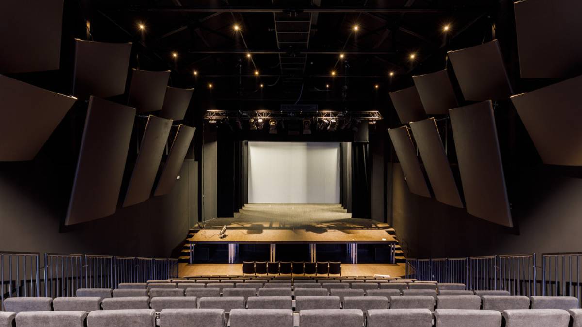 Riapre il teatro Rasi: sul palco la prima di Pianura con Belpoliti