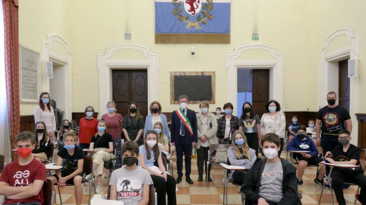 Faenza, visita in Comune di piccoli studenti stranieri / Gallery