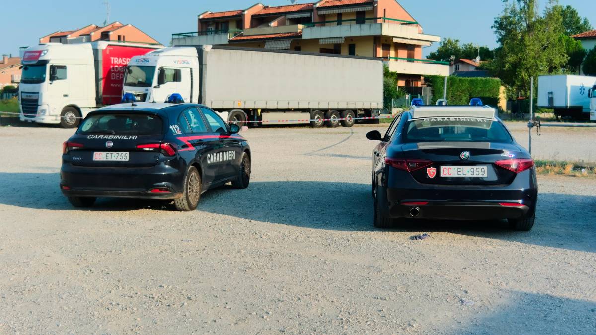Cervia, trovato a terra in gravi condizioni, si indaga per tentato omicidio