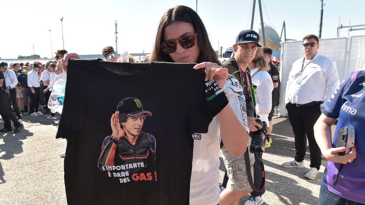 MotoGp, il dopo-Valentino Rossi è finalmente iniziato: l’omaggio di Misano a Marquez dopo anni di fischi