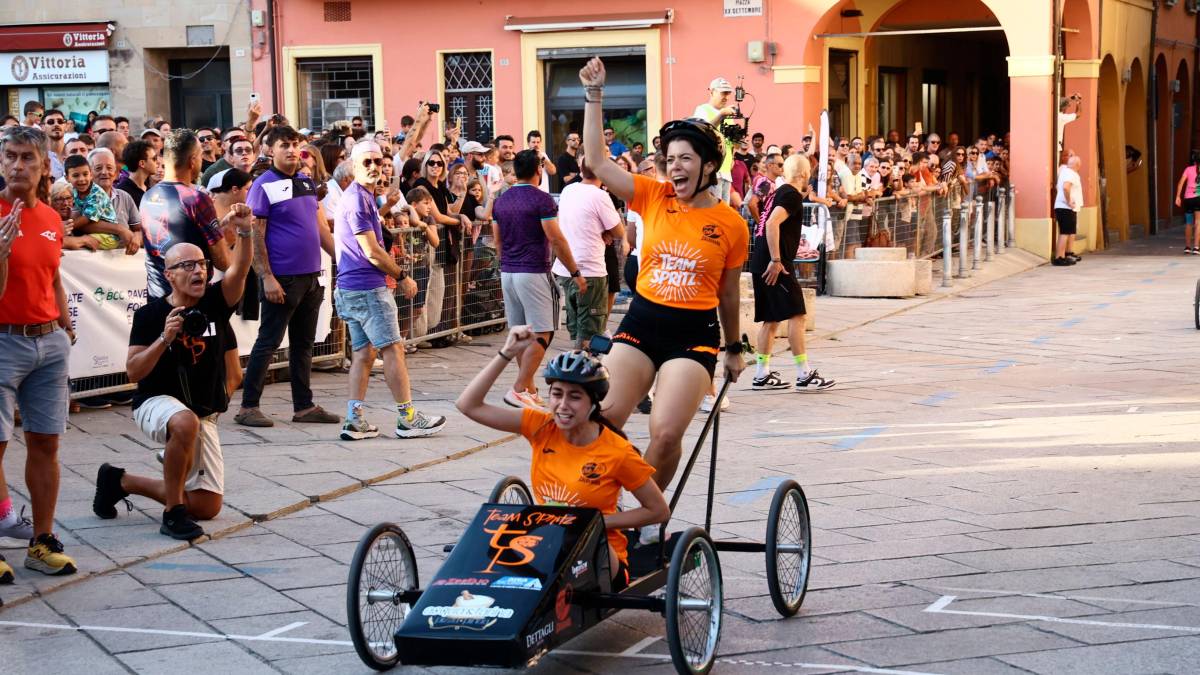 Le vincitrici della Carrera Rosa, il team Spritz (foto mmph)