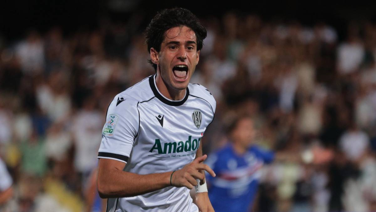 Cristian Shpendi dopo il primo gol della stagione in Cesena-Sampdoria (foto Gianmaria Zanotti)