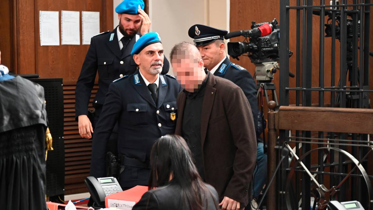 Forlì, i sospetti dei colleghi di Spada: “Troppe morti durante i suoi trasporti”