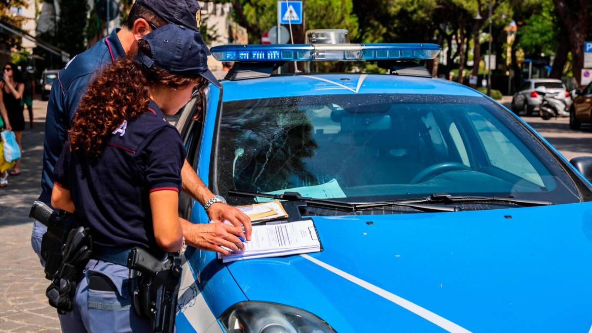 Cesenatico, ketamina, “cocaina rosa” e coltello nel borsello: bloccati due giovani a Villamarina