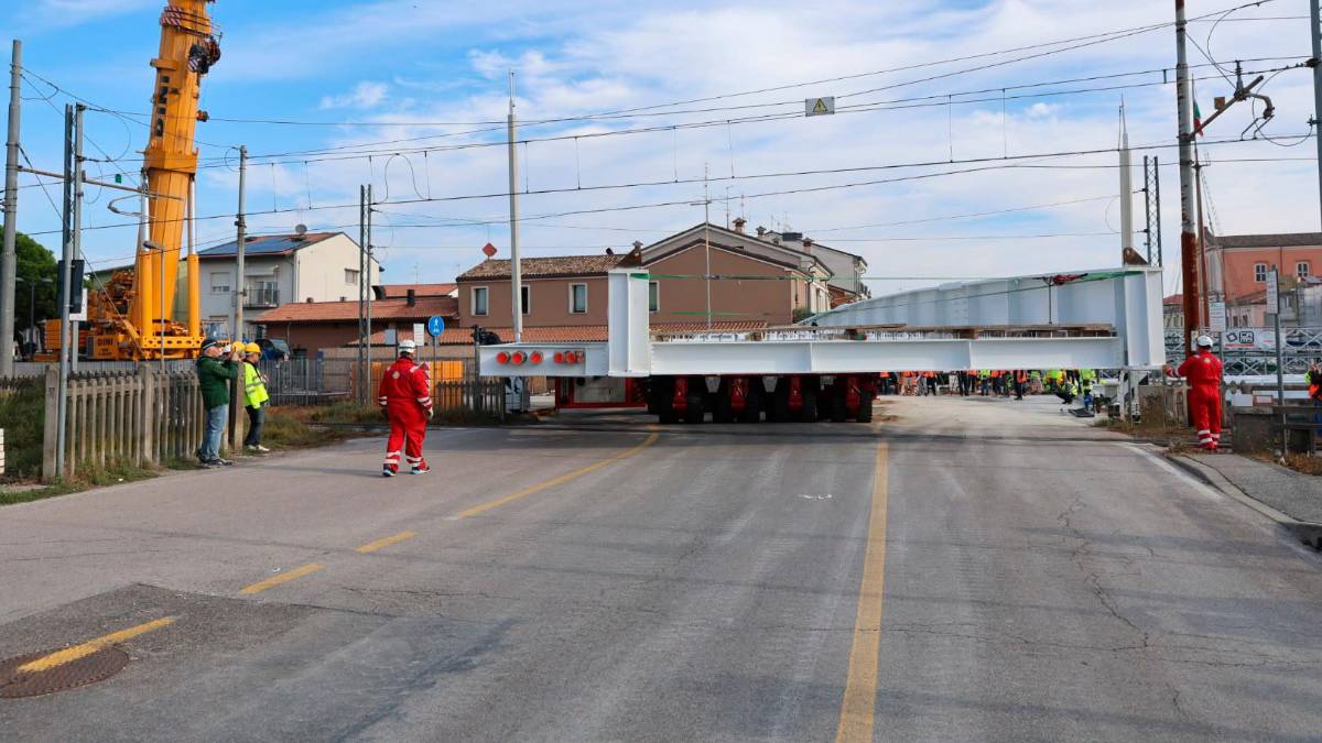 Cesenatico, il varo del nuovo “Ponte del Gatto” VIDEO
