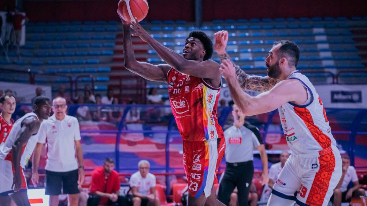 DeShawn Stephens a canestro