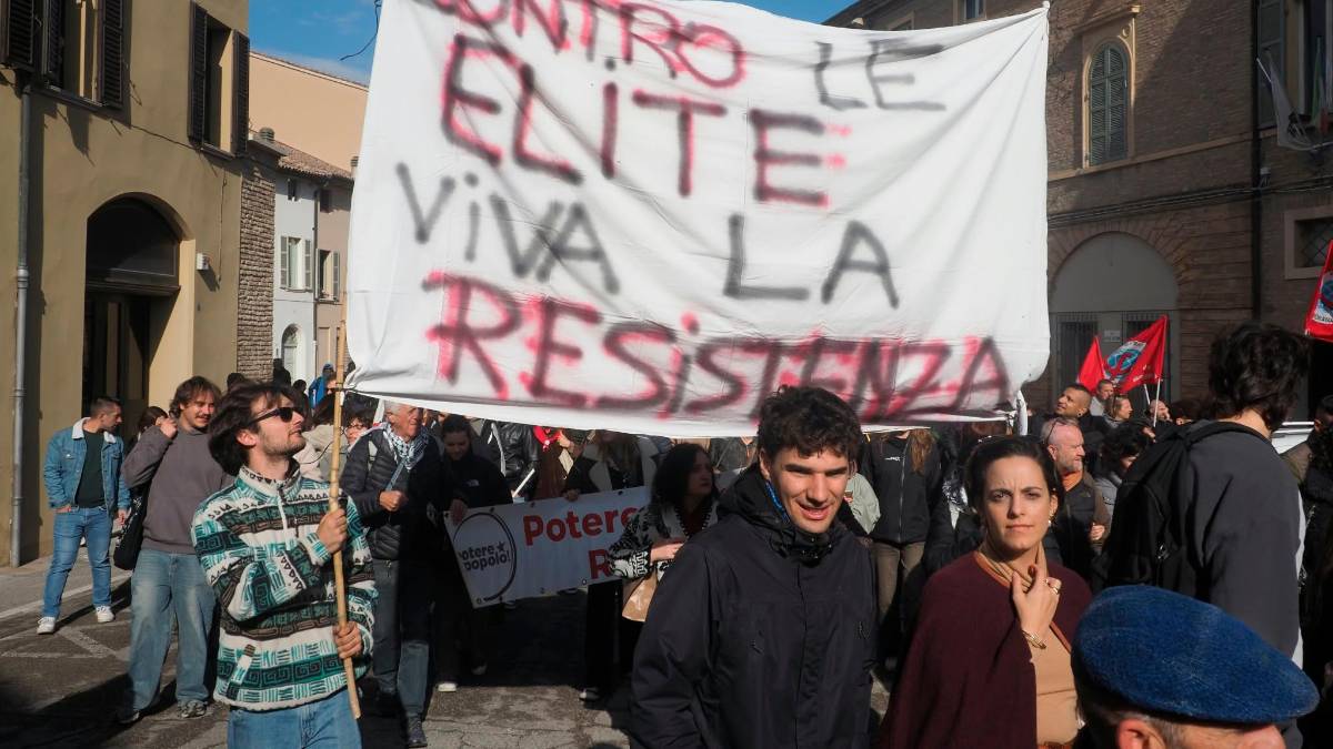 Ravenna, la protesta in piazza: “Soldi alle scuole, non alle guerre” - VIDEO GALLERY