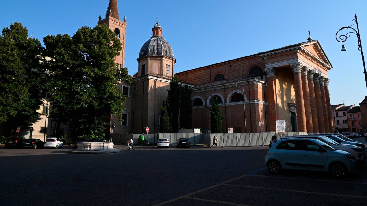 Il Duomo di Forlì con il suo cantiere foto fabio blaco