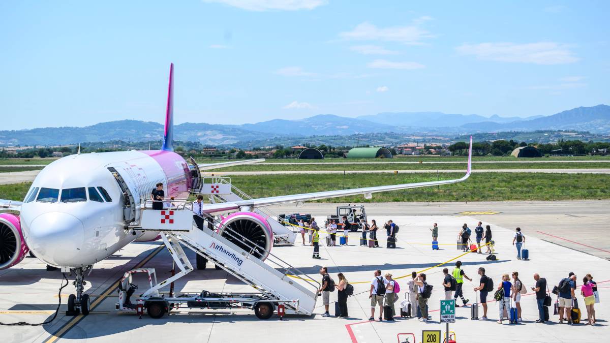 Rimini, l’aeroporto vola alto: “Puntiamo a oltre 600mila passeggeri nel 2026”