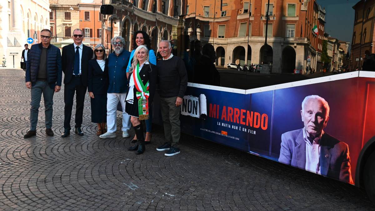 Il bus con il messaggio “Io non mi arrendo! La mafia non è un film”