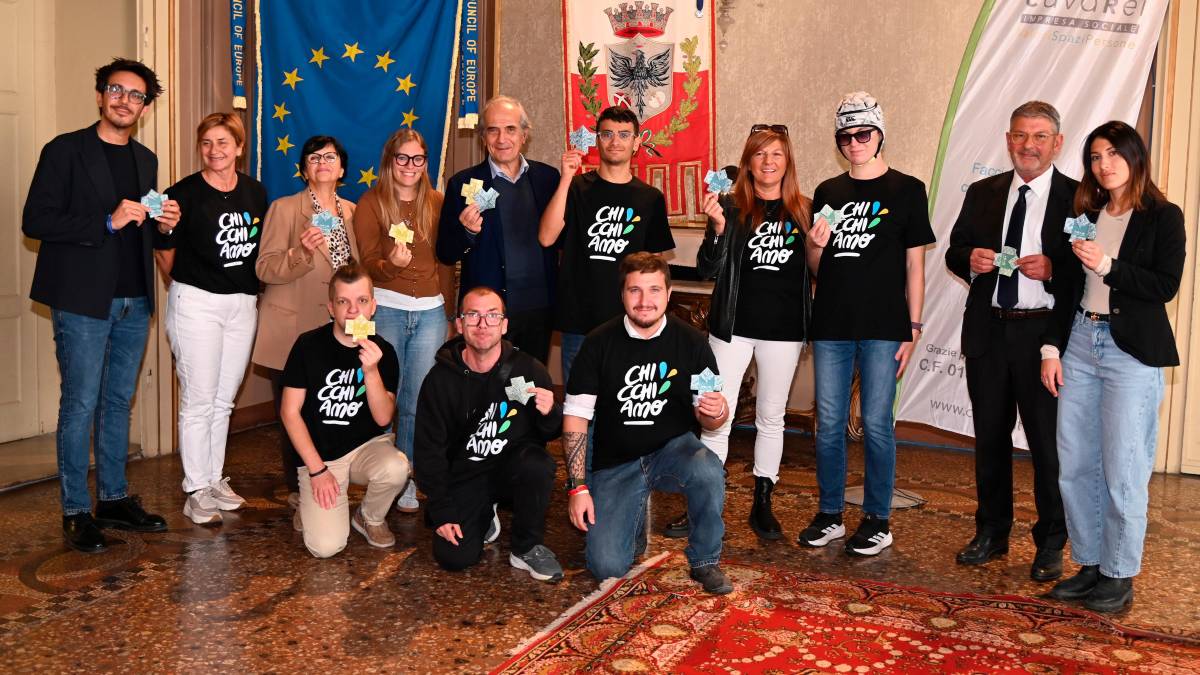 I ragazzi di CavaRei e Maurizia Squarzi in Municipio dove hanno presentato il viaggio in Giappone foto fabio blaco