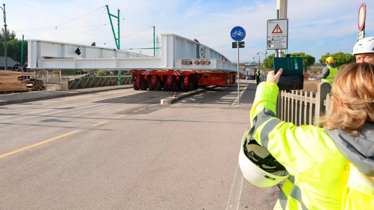 Cesenatico, il varo del nuovo “Ponte del Gatto” VIDEO