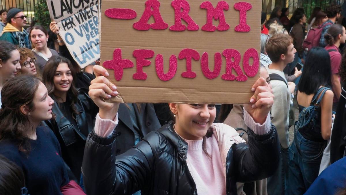 Ravenna, la protesta in piazza: “Soldi alle scuole, non alle guerre” - VIDEO GALLERY
