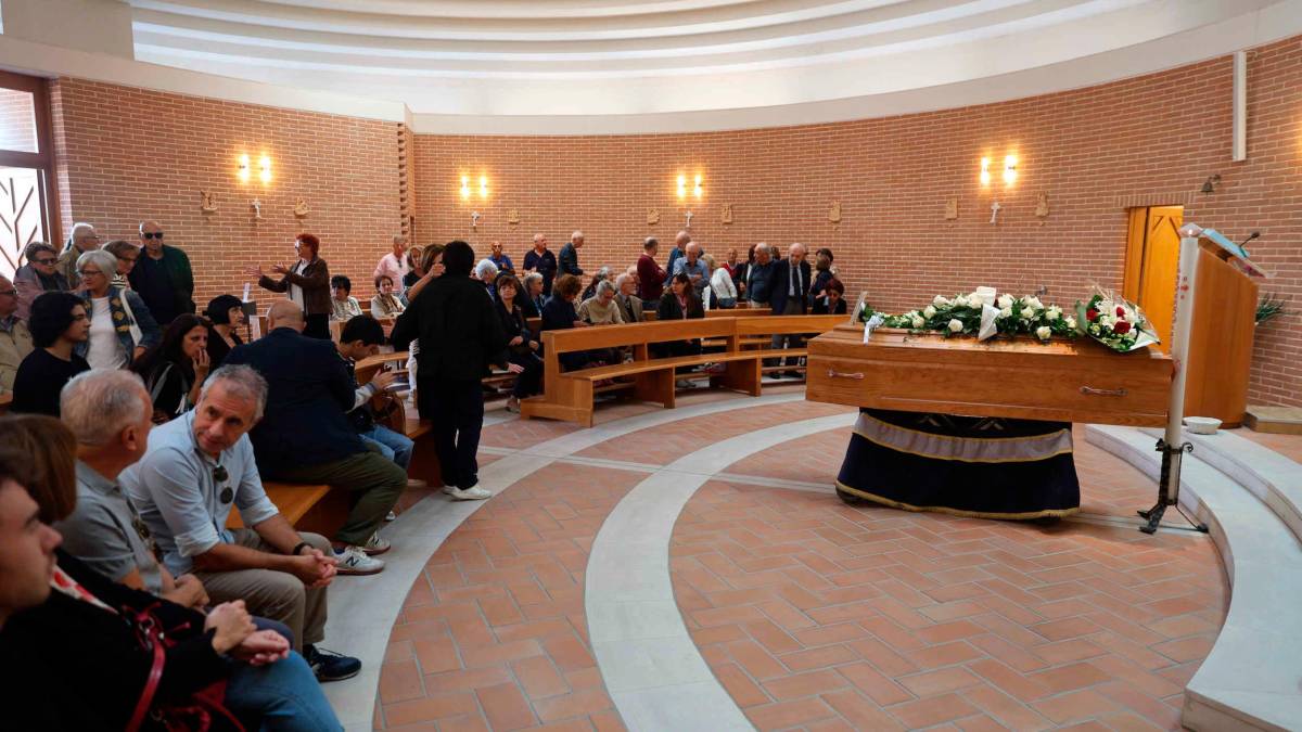 Ieri l’ultimo saluto all’ex dirigente scolastico Mario Mercuriali (Foto Gianmaria Zanotti)